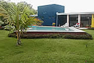 jardin y alberca